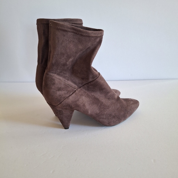 Urban Outfitters Chocolate Brown Pointed Toe suede like Boots - Picture 10 of 13